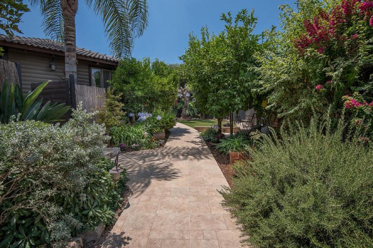 Talia Cabin Guest & Spa Rosh Pinna Exterior foto